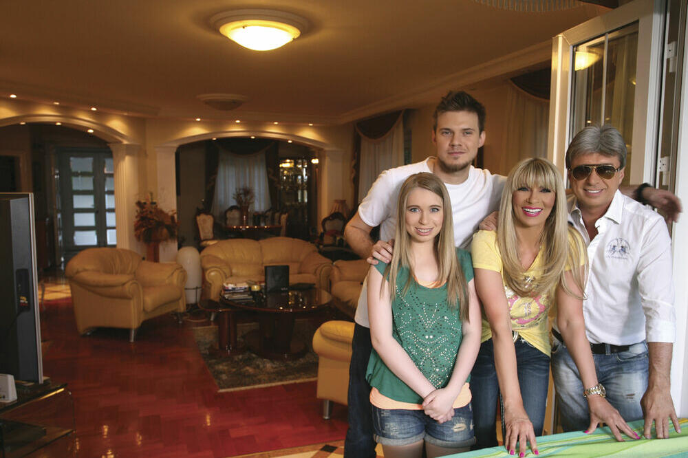 ĆERKA SAŠE POPOVIĆA ODLAZI IZ PORODIČNOG DOMA: Roditelji tu ne mogu ništa, a sve su OBEZBEDILI