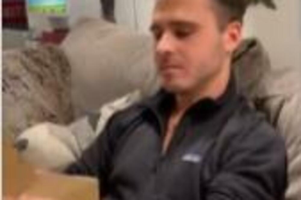 DEVOJKA MU POKAZALA TEST NA TRUDNOĆU, O NJEGOVOJ REAKCIJI BRUJI SVET: Neverica šta joj je IZGOVORIO (VIDEO)