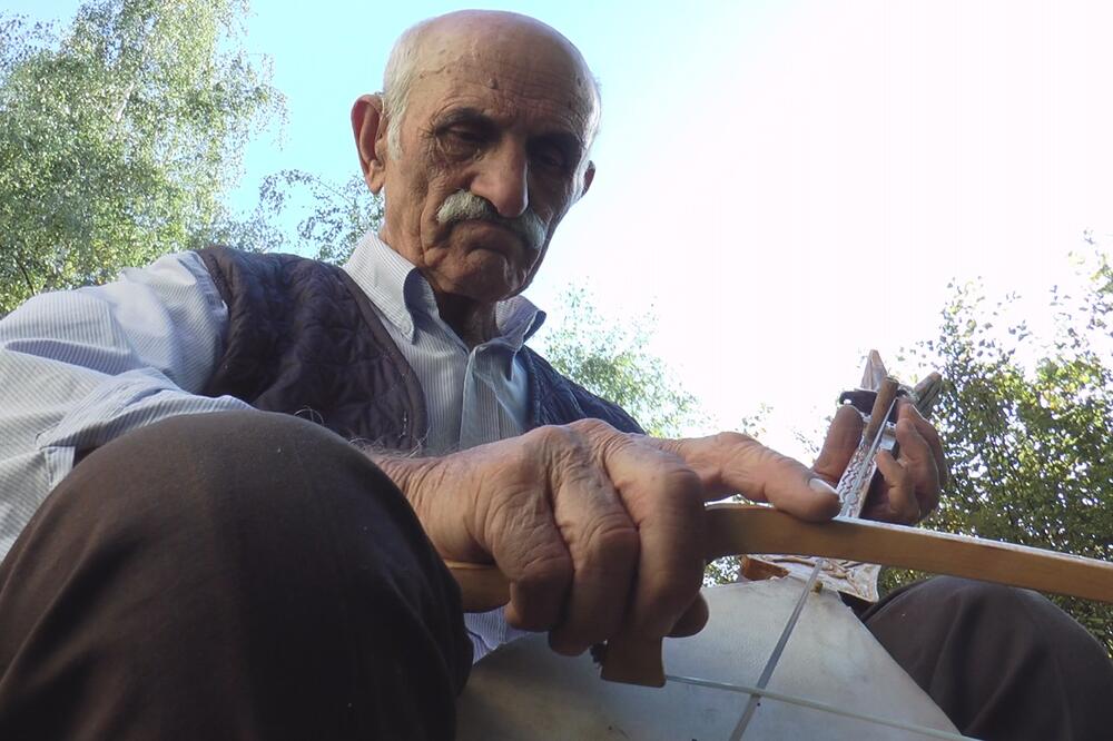 DRVO SA PARČETOM KOŽE NEMA SILE KOJA UNIŠTITI MOŽE! Zvuci koji miluju i sećaju na davnu prošlost