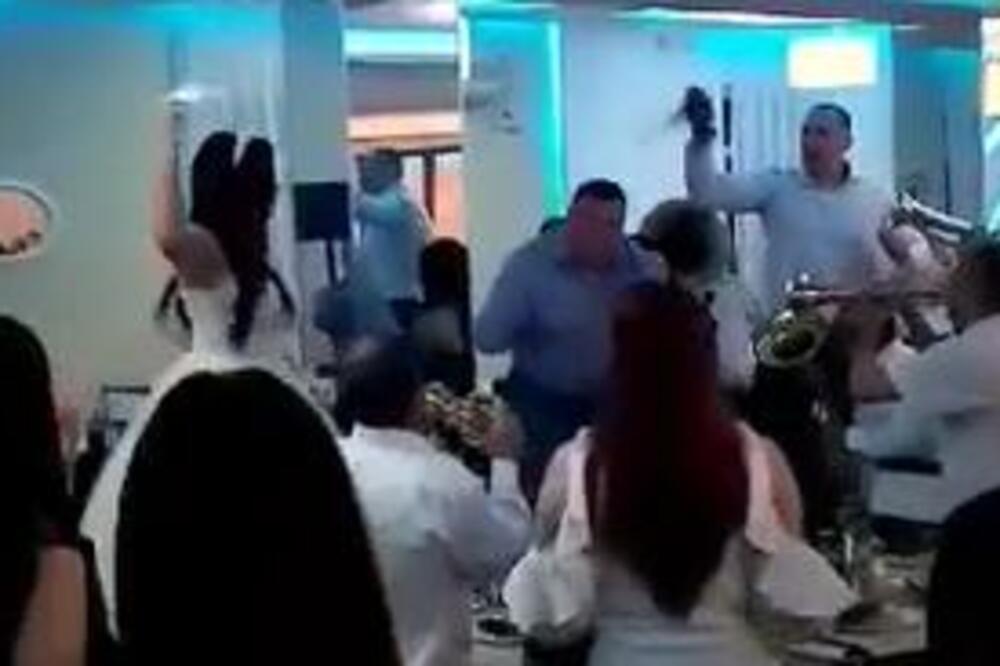 POGODILA JE PESMA PA IZVADILA MUNICIJU! Mlada ŠOKIRALA na sopstvenoj SVADBI - NEVIĐENO! (VIDEO)