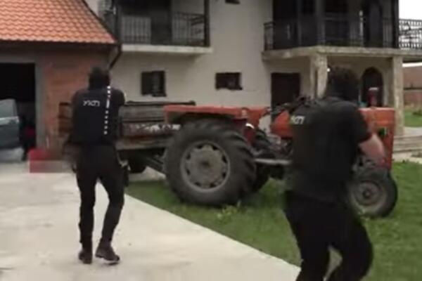 MUP OBJAVIO SNIMAK HAPŠENJA DILERA PO MLADENOVCU! Zaplenjeno 50 kilograma droge (VIDEO)