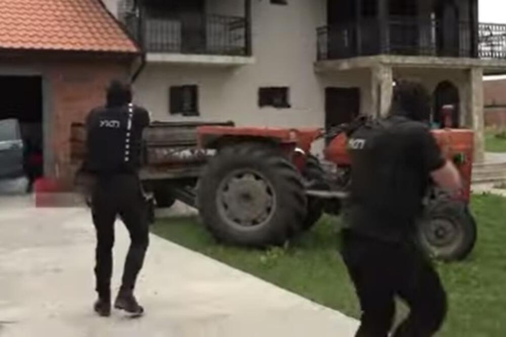 MUP OBJAVIO SNIMAK HAPŠENJA DILERA PO MLADENOVCU! Zaplenjeno 50 kilograma droge (VIDEO)