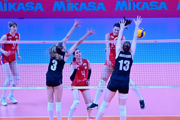 SRBIJA ODLIČNO STARTOVALA! Prva pobeda novog selektora odbojkašica! (FOTO)