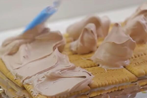 NEMA ROĐENDANA U STAROJ JUGI KOJI JE PROŠAO BEZ OVE JEDNOSTAVNE TORTE: Recepata ima MNOGO ali ovaj je ORIGINAL