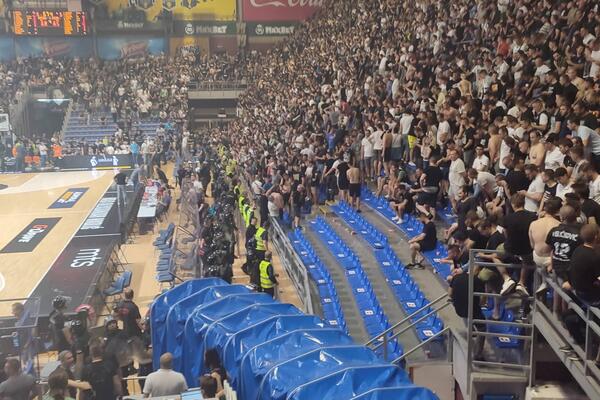 NE MOŽE BEZ SKANDALA! Sudije se povukle: PARTER SE PRAZNI! POZNATI ZAHTEVI DA BI SE NASTAVIO MEČ (VIDEO)