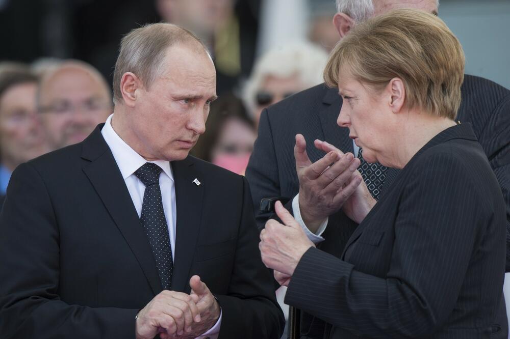 "DODVORAVALI STE SE PUTINU": Ukrajinci BESNI na Merkelovu zbog njenih POTEZA!