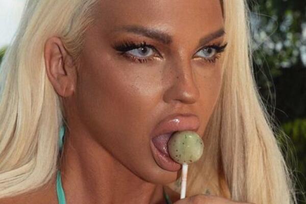 JELENA KARLEUŠA POKAZALA MACU: Vidi se cela i apsolutno svaki detalj! (FOTO)
