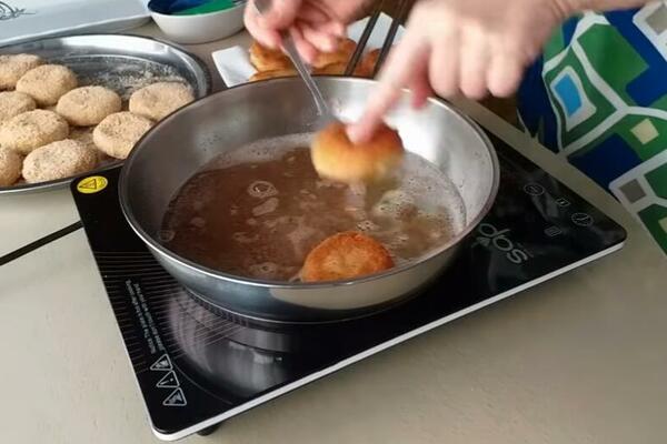 ZDRAVE ĆUFTE OD KROMPIRA SU SAVRŠENE ZA LETNJE TEMPERATURE: Mnogo su lagane, a bićete SITI! (VIDEO)