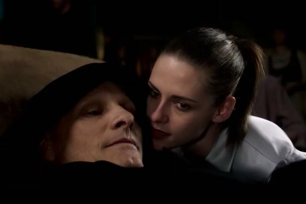 "ŠTA JE**TE": Ljudi masovno napuštali SALU zbog KONTORVERZNE premijere