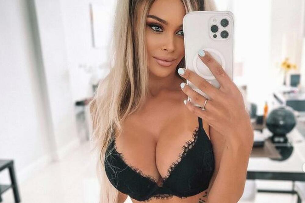 ODBILA UDVARANJE RONALDA, A SADA PROVOCIRA FOTOGRAFIJAMA: Vatrena Ruskinja otkrila intimu (FOTO)