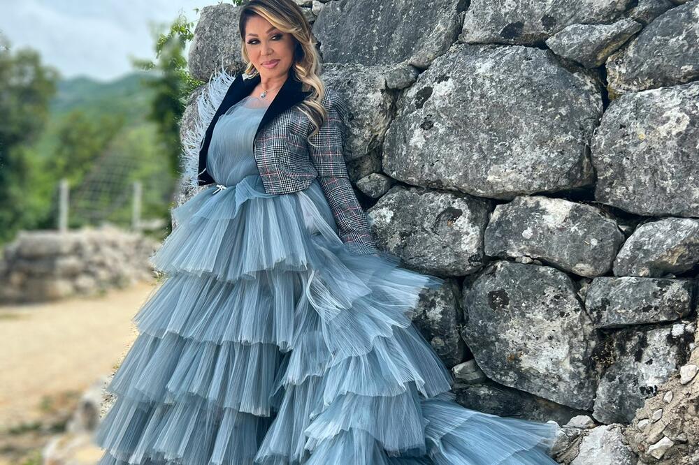 POGLEDAJTE TIZER ZA NOVU PESMU NEDE UKRADEN: Lavanda na LETNJEM FESTIVALU u Vodicama!