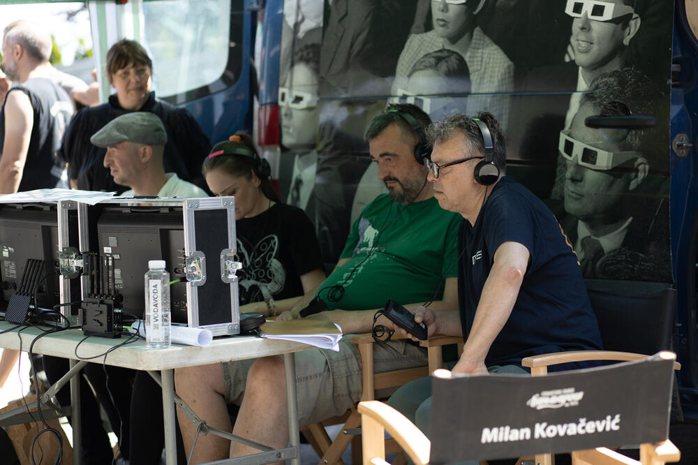 Pala prva klapa treće sezone serije Složna braća