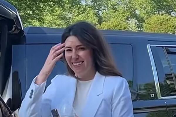 DEPOVA SE*SI ADVOKATICA UHVAĆENA SA NJIM! Ona menjala IZRAZE lica, OBJAVLJEN ŠOK SNIMAK (VIDEO)