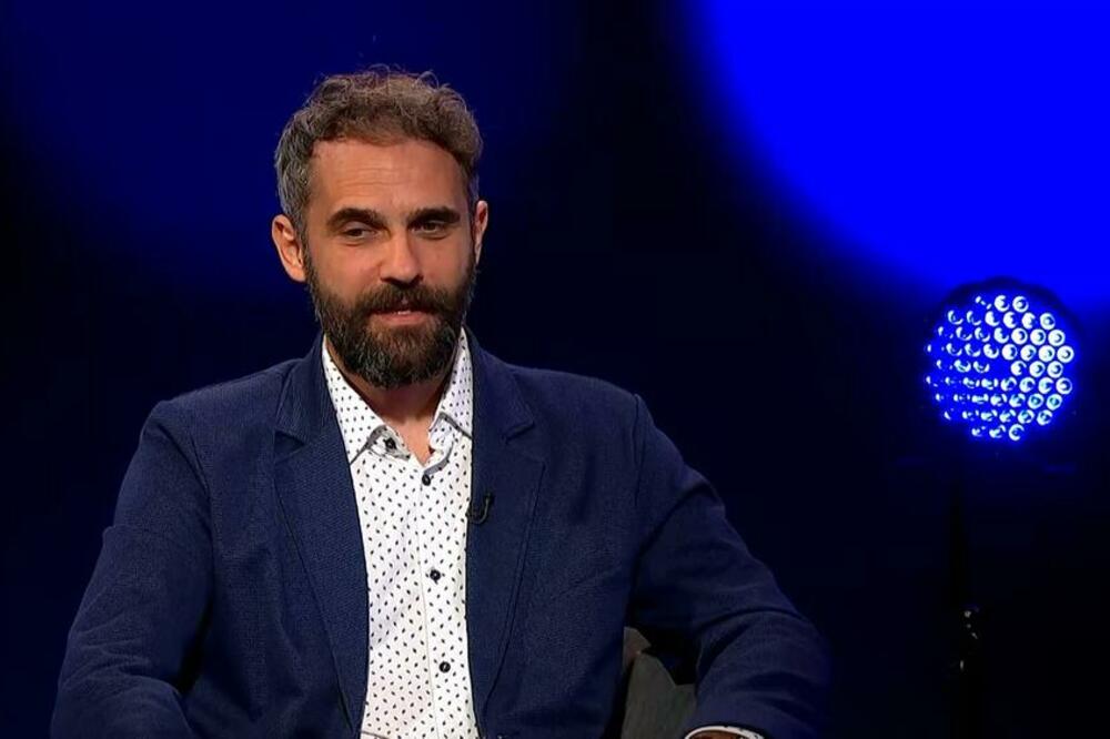 NAŠ GLUMAC ODLAZI DA ŽIVI NA SELO U Beogradu bio podstanar, a evo gde gradi kuću iako ima STAN U CENTRU PARIZA