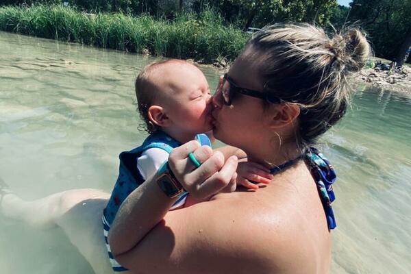DOŽIVELA TRUDNOĆU U TRUDNOĆI: Ova žena je ŽIVO ČUDO, lekar izustio samo JEDNO (FOTO)