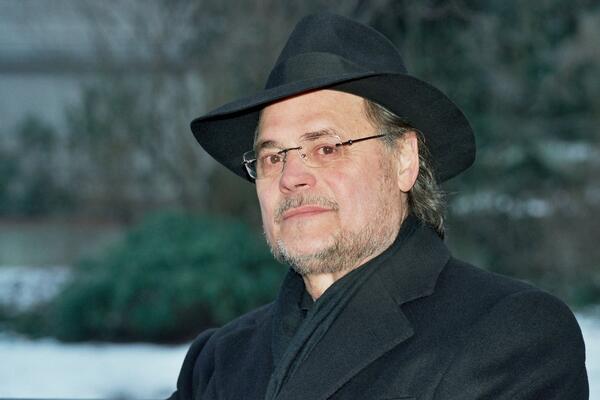 TEŠKE VESTI SU UPRAVO JAVLJENE: Umro je VELIKI ČOVEK