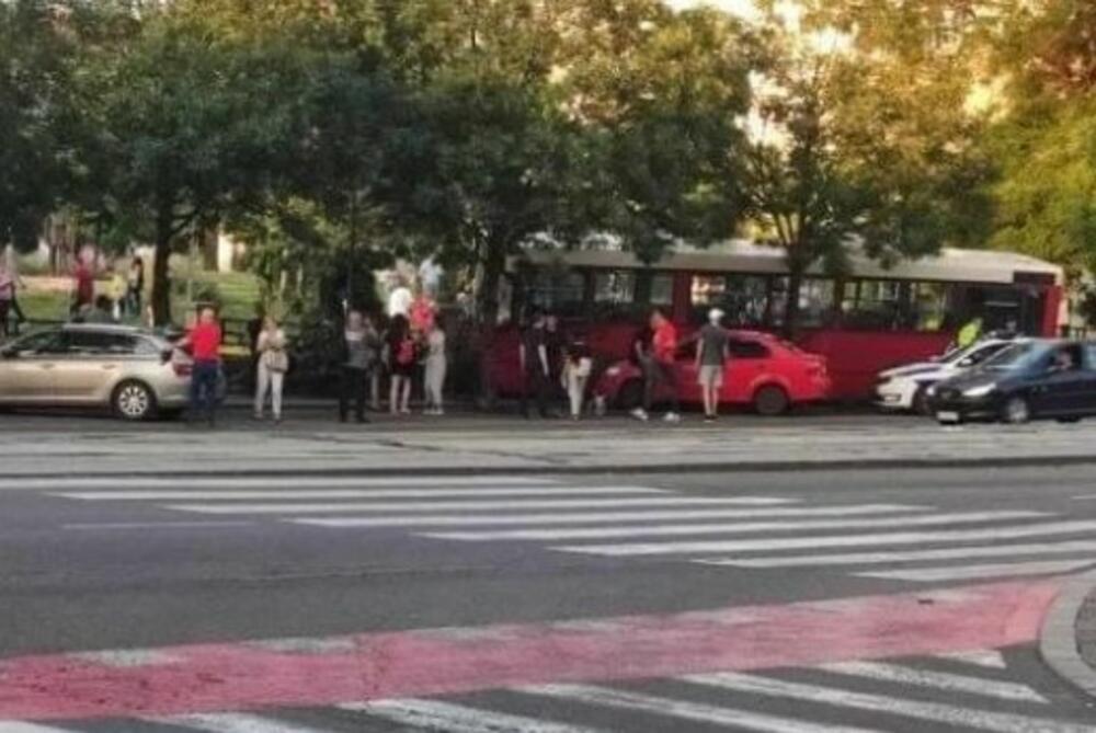 Autobus kome su otkazale kočnice u Nemanjinoj