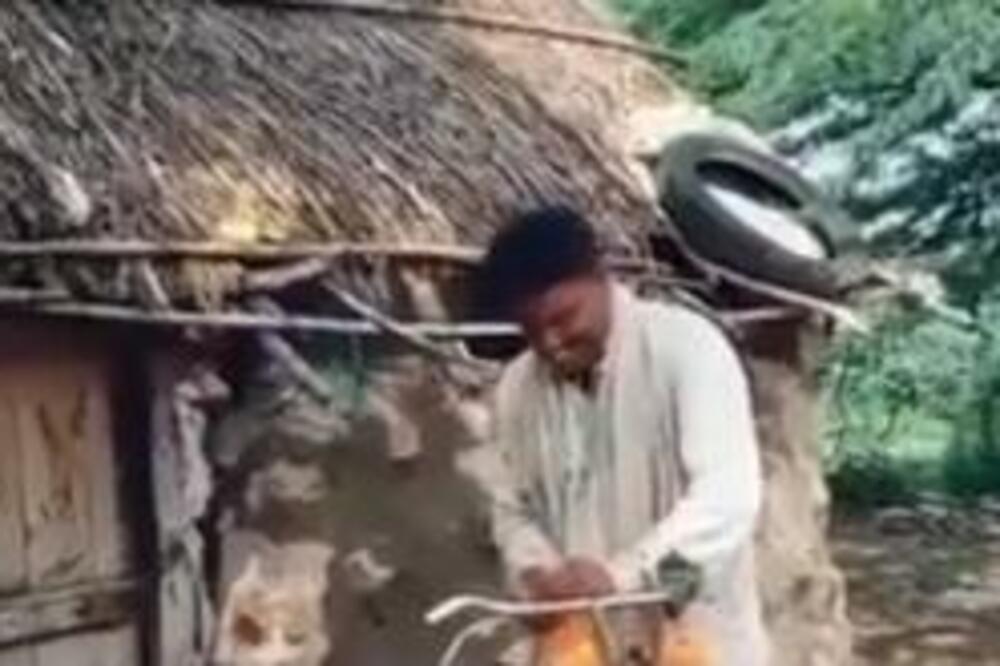 SREĆI NIKAD KRAJA: Dečak VRIŠTAO I PLAKAO zbog POLOVNE BICIKLE! (VIDEO)