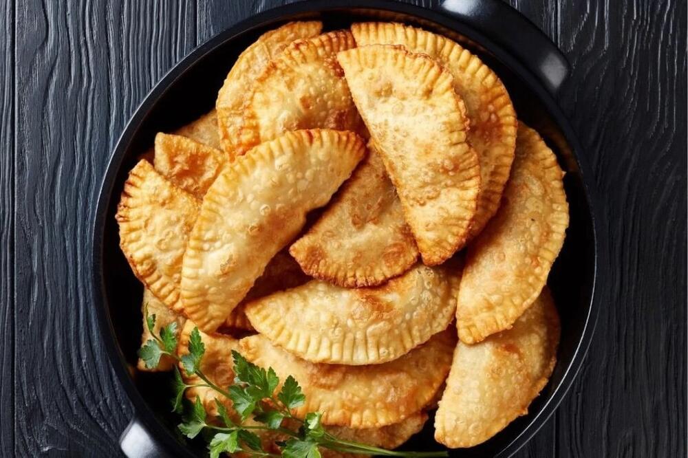 TURSKI ČEBUREK SA MESOM JE NEŠTO NAJBOLJE ŠTO ĆETE PROBATI! Prži se u TIGANJU, a jede se i HLADAN, gurmanski san!