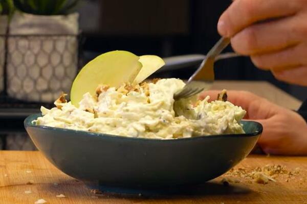 OVA SALATA JE PRAVA VITAMINSKA BOMBA: Kada vidite šta sve dođe u nju, ODMAH ĆETE JE NAPRAVITI (RECEPT)