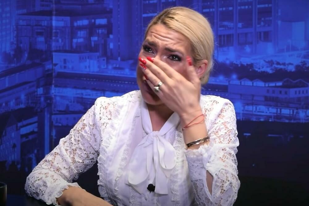 ISPLIVALE INTIMNE FOTKE JOVANE JEREMIĆ, OVO JE ZA INFARKT! Njen MOĆNIK ĆE POLUDETI, au, u kakvim pozama! (FOTO)