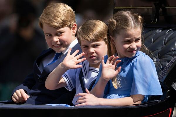 MALI KRALJEVIĆI DOMINIRALI NA JUBILEJU! Njihovi GESTOVI privukli su VELIKU pažnju, a NAJVIŠE se istakao ON!