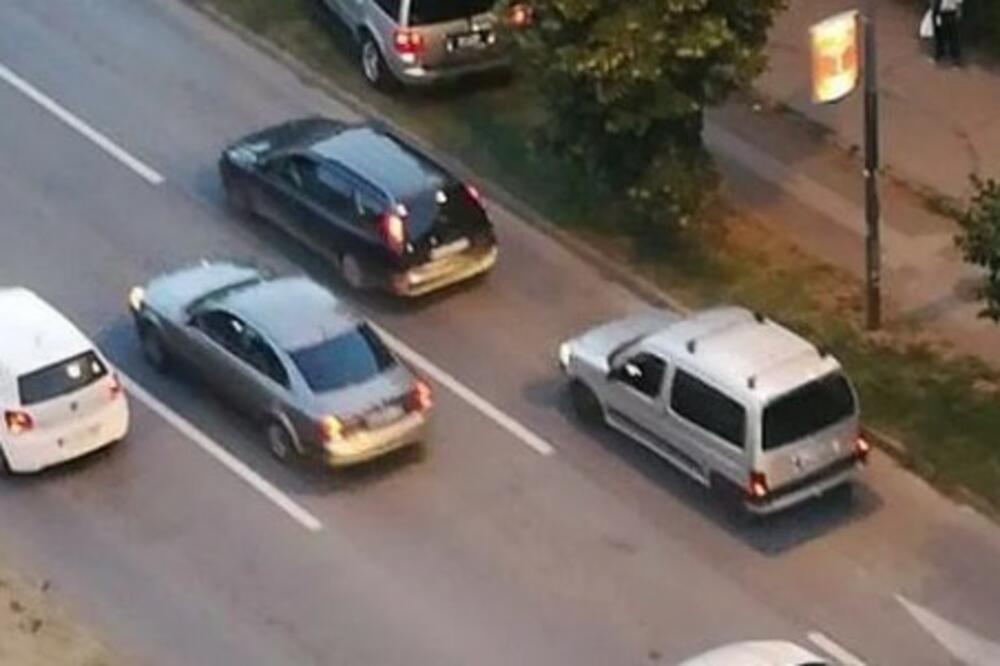 AU, DRUŽE, PA KAKO TO?! NOVOSAĐANI SU U NEVERICI POSMATRALI OVOG VOZAČA: Šta se OVDE desilo? (FOTO)