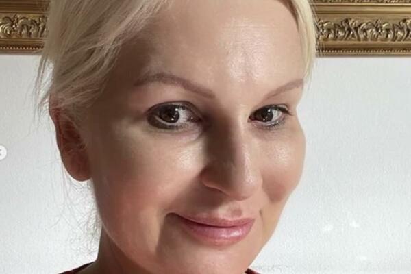 EVO KO JE USLIKAN U SPAVAĆOJ SOBI ZORANE MIHAJLOVIĆ! Procurila slika, posteljina IZGUŽVANA (FOTO)