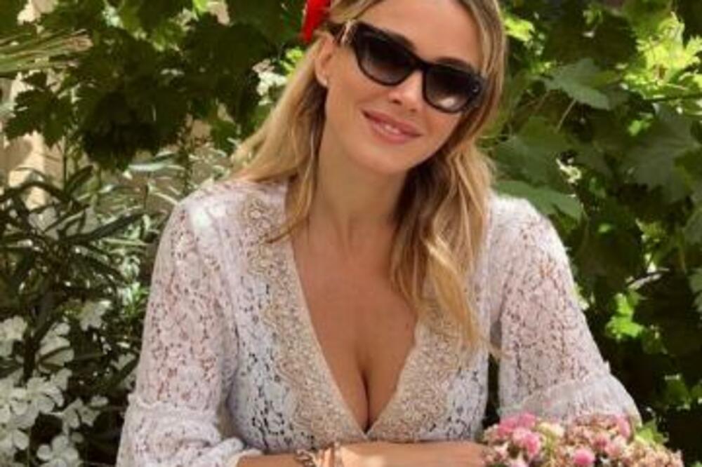 MILIONI MUŠKARACA U SUZAMA ZBOG DILETE LEOTE! (FOTO)