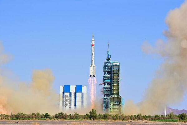 Kina uspešno lansirala svemirski brod Šendžou-14 sa posadom