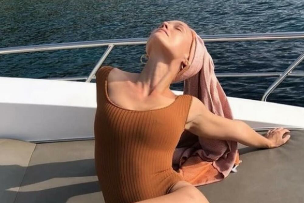 MAJKU POSLALA U ZATVOR, UDALA SE ZA PRIJATELJA SVOG OCA: Poznata manekenka NE PRESTAJE DA ŠOKIRA, au! (FOTO)