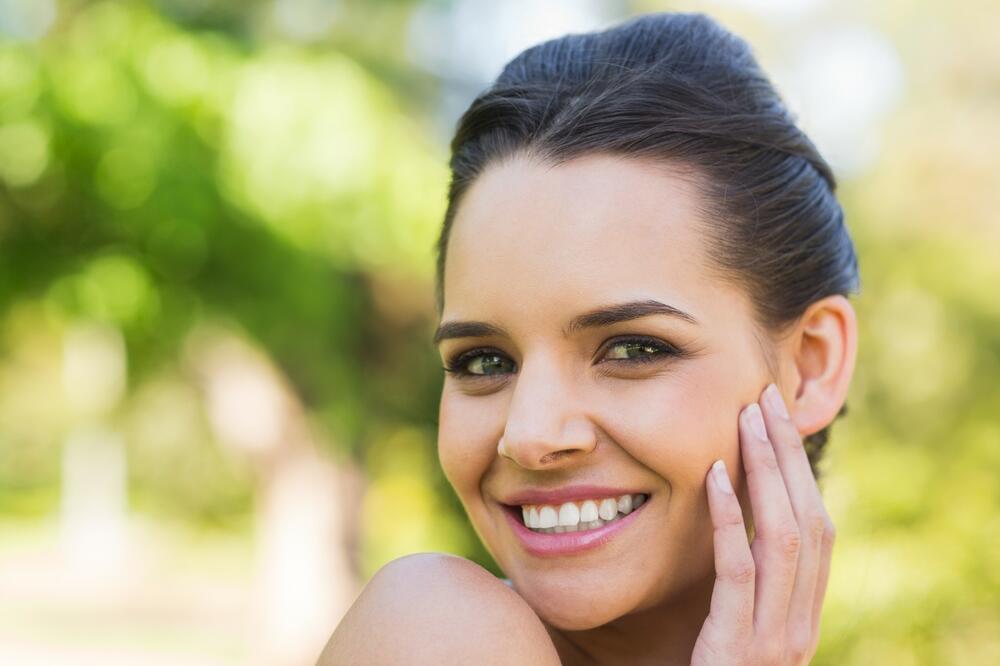 PURE GOLD: Anti age krema za restart vaše kože, obogaćena česticama zlata i kavijarom!