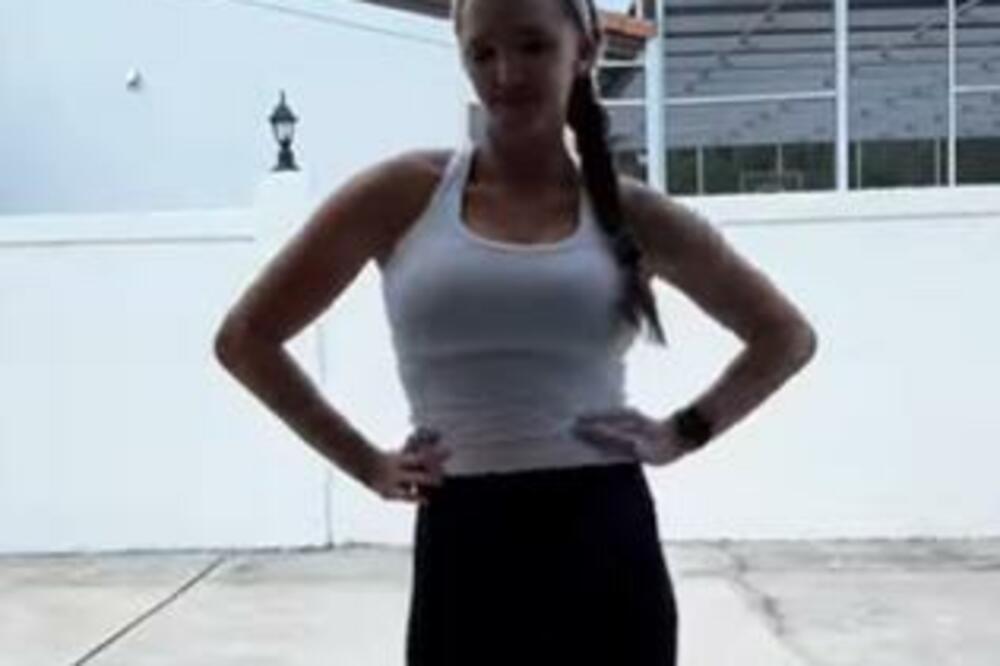 HODALA KA KAMERI, PA SE OKRENULA: Ljudi BULJE i ne veruju! (VIDEO)