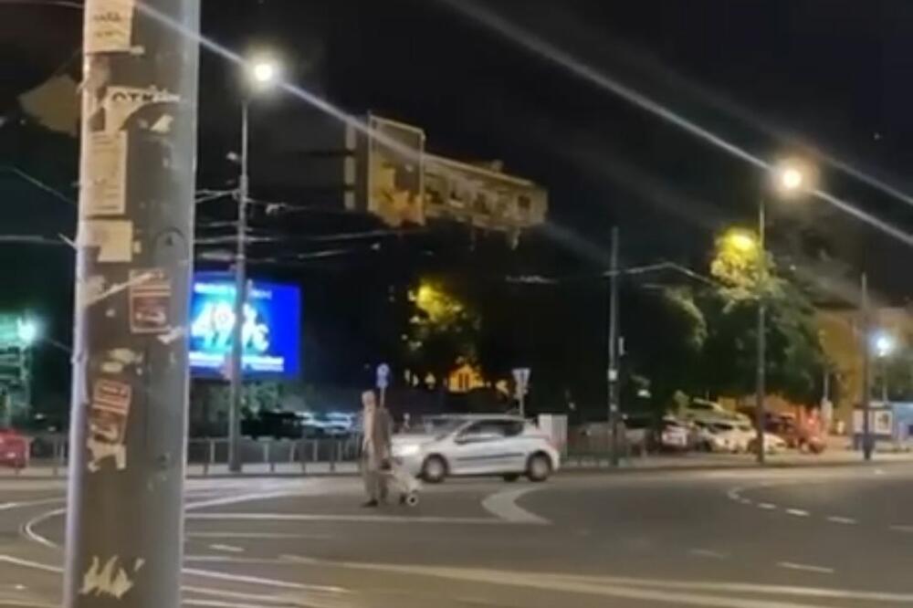 EM NOĆ, EM SLAVIJA: Korača po KRUŽNOM TOKU, vozila LETE, a ON... LAGAN! (VIDEO)