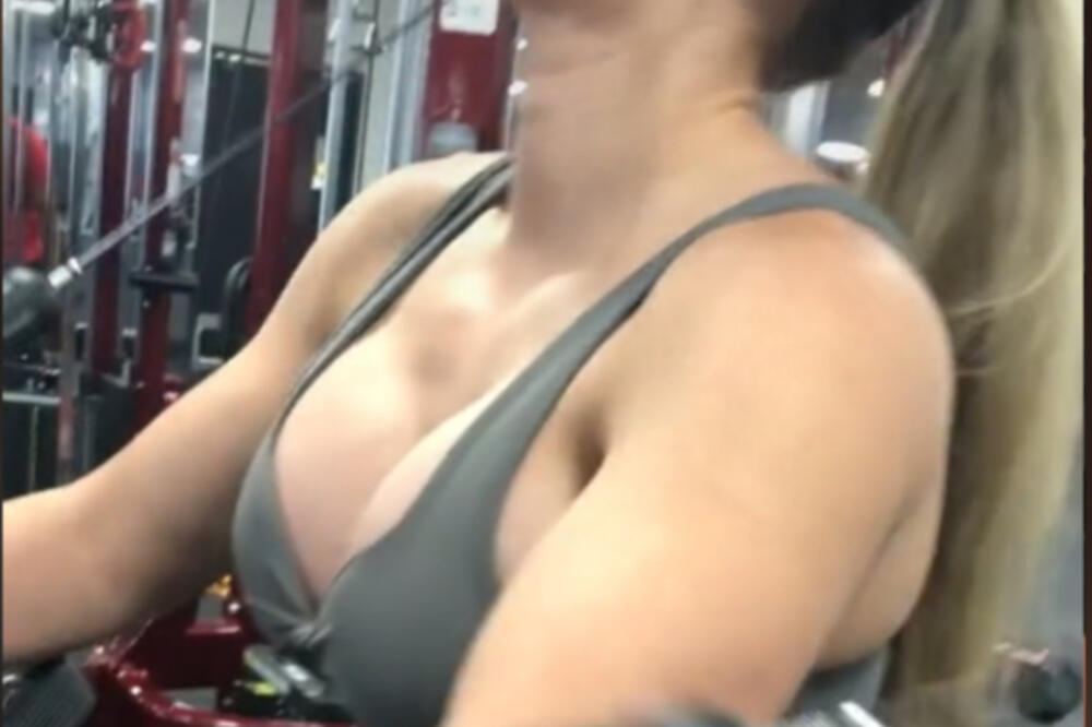 MUŠKARCI SE PREZNOJAVAJU KADA VIDE ŠTA RADI SA NJIMA! Kipe joj kao da su na VATRI (VIDEO)