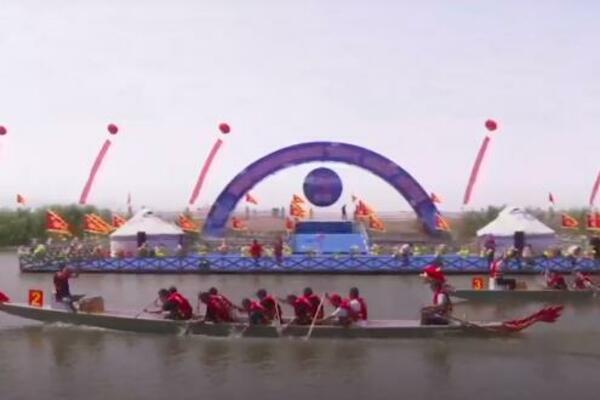 Trka zmajevih čamaca na jezeru Bosten u Sinđijangu (VIDEO)
