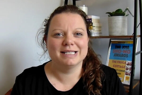 MAJKA POKAZALA KAKO ŠTEDI NOVAC PA RASPAMETILA SVE: Uzela je samo 1 STVAR (VIDEO)