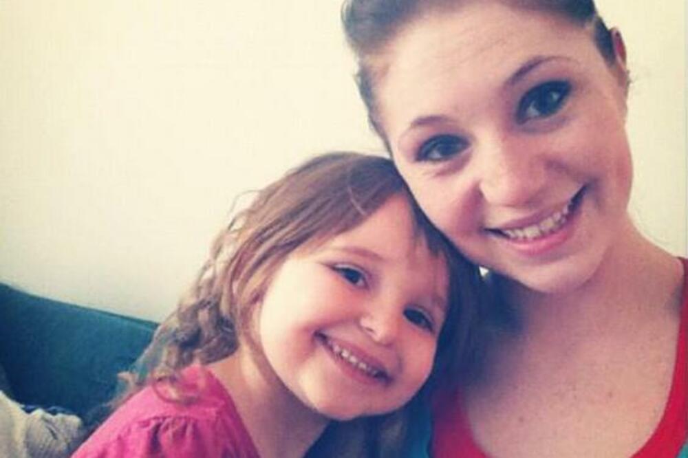 ZBOG OVOG ŠTO JE STRANAC URADIO MAJCI, NIKO NE DOLAZI SEBI: "Plakale su i VRIŠTALE istovremeno " (FOTO)