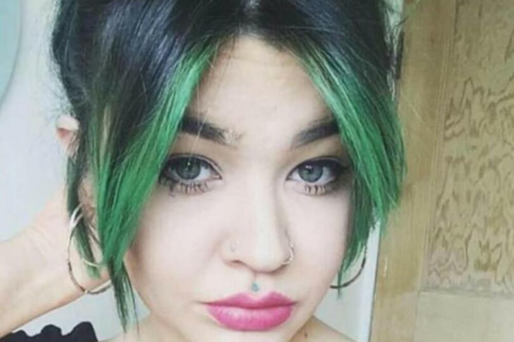 POPILA OTKAZ NA EKS ZBOG OVE MAJICE: Zgrozili se kada su videli da NEMA NIŠTA ISPOD (FOTO)