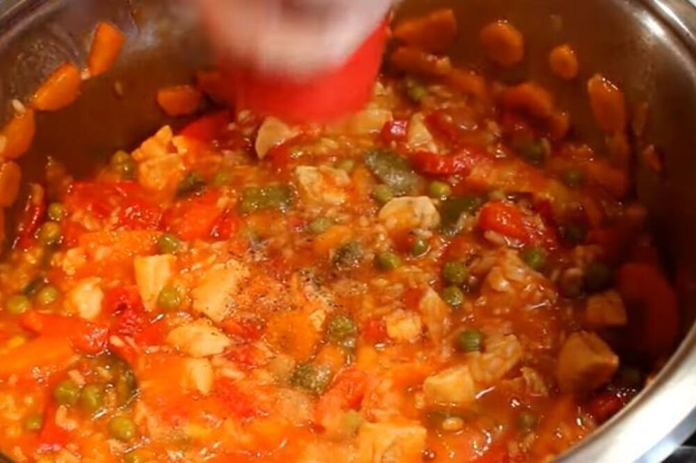 OVAKO SE SPREMA PRAVI SRPSKI ĐUVEČ: Naše BAKE znaju tajnu TRADICIONALNOG SPECIJALITETA (RECEPT)