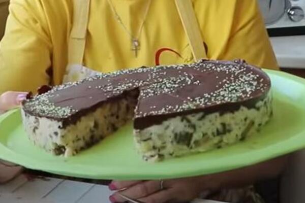 BAKA PODELILA RECEPT ZA TORTU SA PIŠKOTAMA: Gotova je za 15 MINUTA, tajna je u 1 VRSTI KEKSA, domaćice to ZAPAMTITE