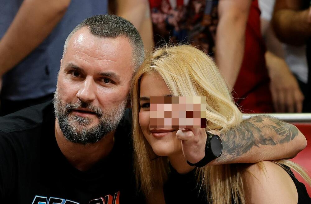 Gurović pokazao srednji prst