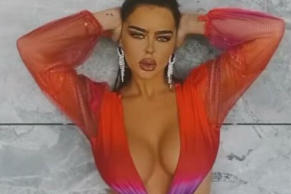 KAKVA BOMBA OD ŽENE! Naša kreatorka izazvala CUNAMI vrućim snimkom: Zbog ovoga su MUŠKARCI na KOLENIMA!