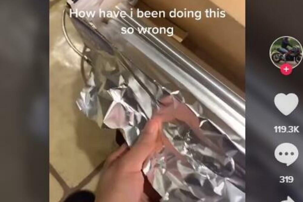 DOMAĆICE, OVAJ TRIK ĆE VAM ŽIVOT OLAKŠATI: Tiktokerka otkrila kako pravilno pocepati foliju (VIDEO)
