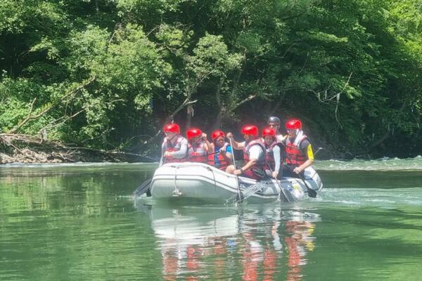 SRPSKA LEPOTA ARAPE OSTAVILA BEZ TEKSTA: Neverovatna žurka na vodi potrajala ČAK 3 DANA! (FOTO)