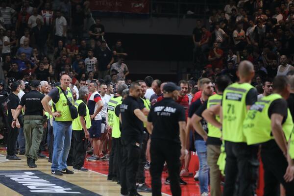 SLIKA IZ BEOGRADA OBIŠLA SVET! Američki novinar prokomentarisao dešavanja u finalnoj seriji! (FOTO)