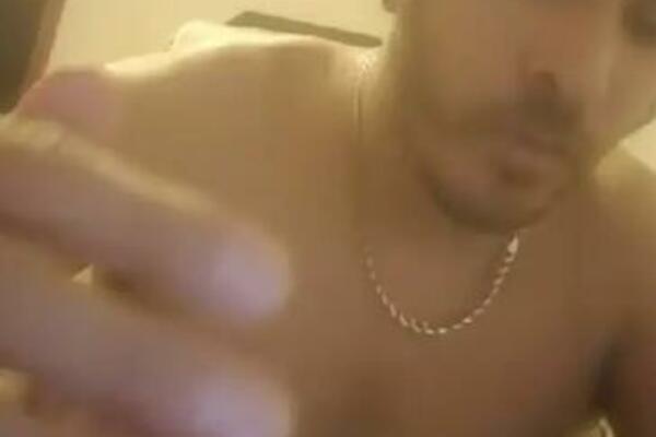 KORISTILA JE CELU KUTIJU LUBRIKANATA: Egipćanin se SNIMAO SA NJOM, ovakvo nešto svet NIJE VIDEO (VIDEO)