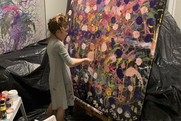 VERA (7) JE ČUDO OD DETETA I NAJMLAĐA SLIKARKA U SRBIJI: Prvi rad nacrtala sa 15 meseci, imala je i izložbu (FOTO)