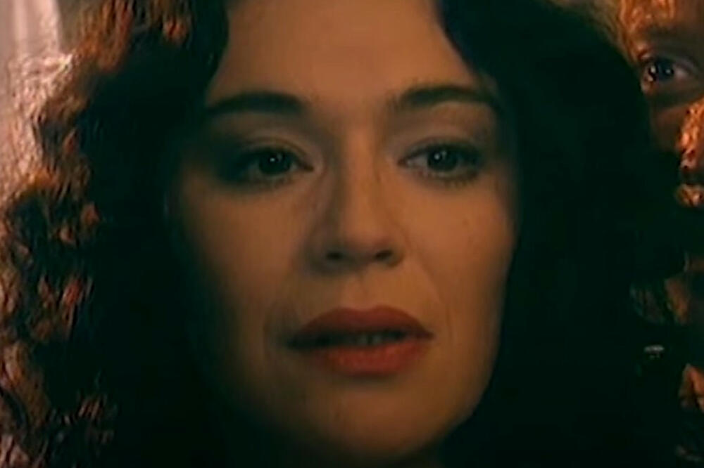 NJENOM TALENTU I LEPOTI DIVILA SE CELA ZEMLJA: Zbog jednog ČOVEKA je napustila sve i OTIŠLA DALEKO od Srbije