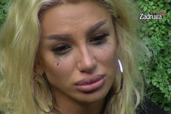 ALEKSANDRA JE POBEDILA I DALILU KADA JE REČ O KATASTROFALNIM OBRVAMA: Kada ih vidite imaćete NOĆNE MORE!